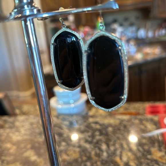 Kendra Scott drop earrings - Picture 5 of 5